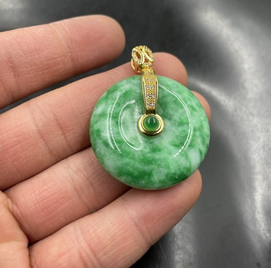 New Emerald Dry Green Safety Buckle Pendant
