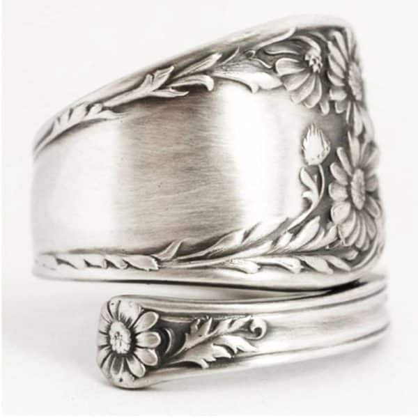 Fashion Retro Flower Shaped Ring
