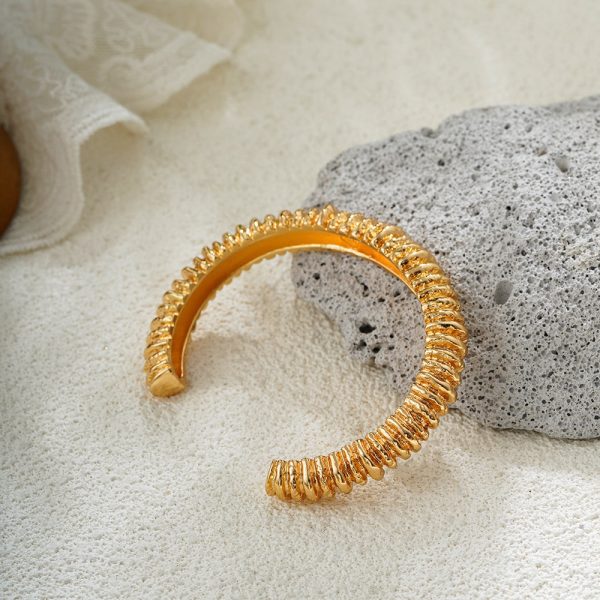 14K Gold Vintage Bracelet Ring Thorns Lava Opening